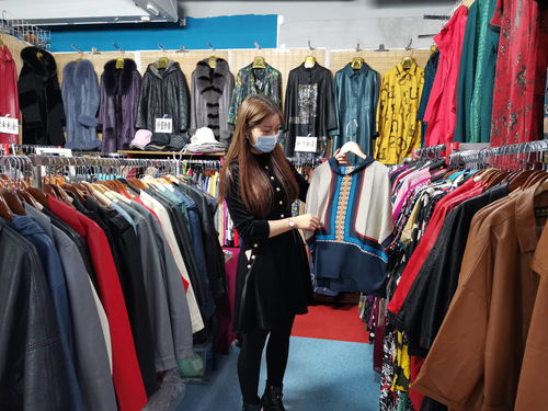 首屆春季外貿(mào)絲綢服裝商品購(gòu)物節(jié)在美博匯時(shí)尚中心一層開(kāi)賣